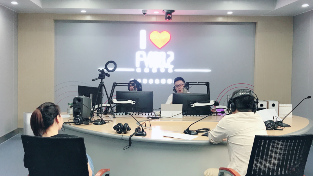 品格受邀嘉兴FM88.2直播访谈，聊企业，展未来！